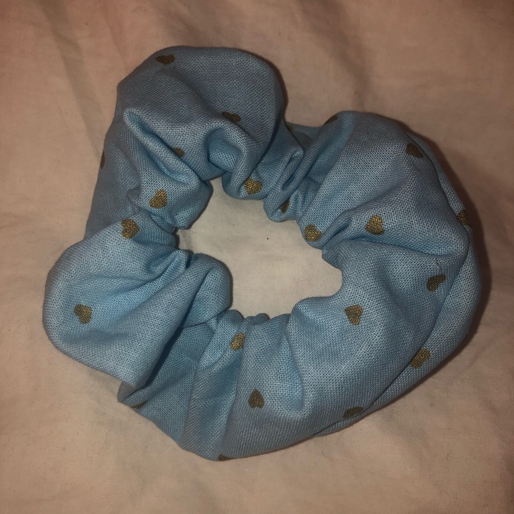HANDMADE Scrunchies😊
